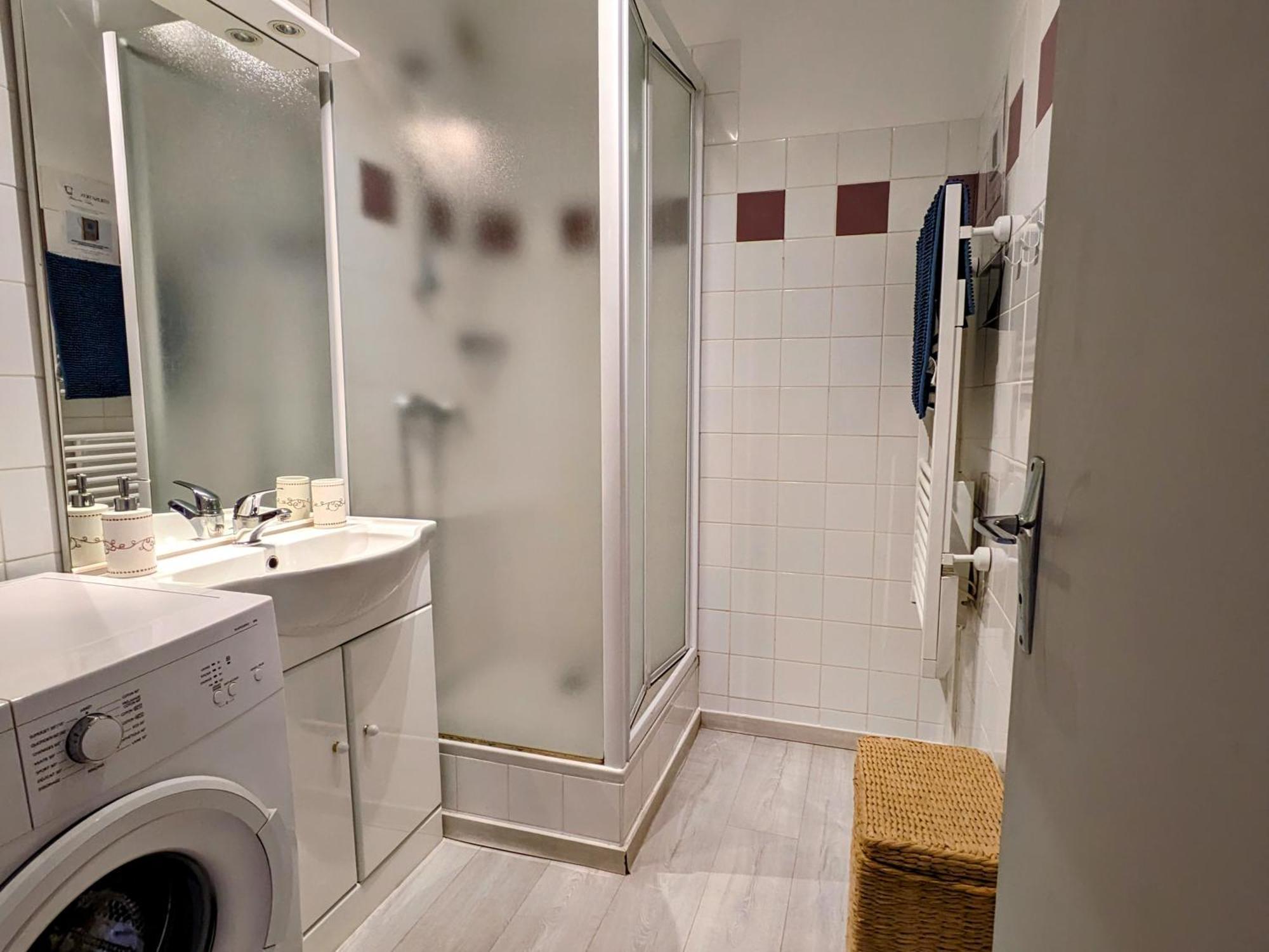 Apartment Avec Parking, Terrasse Et Wifi